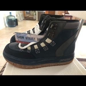 Men’s Vans Vintage Utility Boots sizes 5-8.